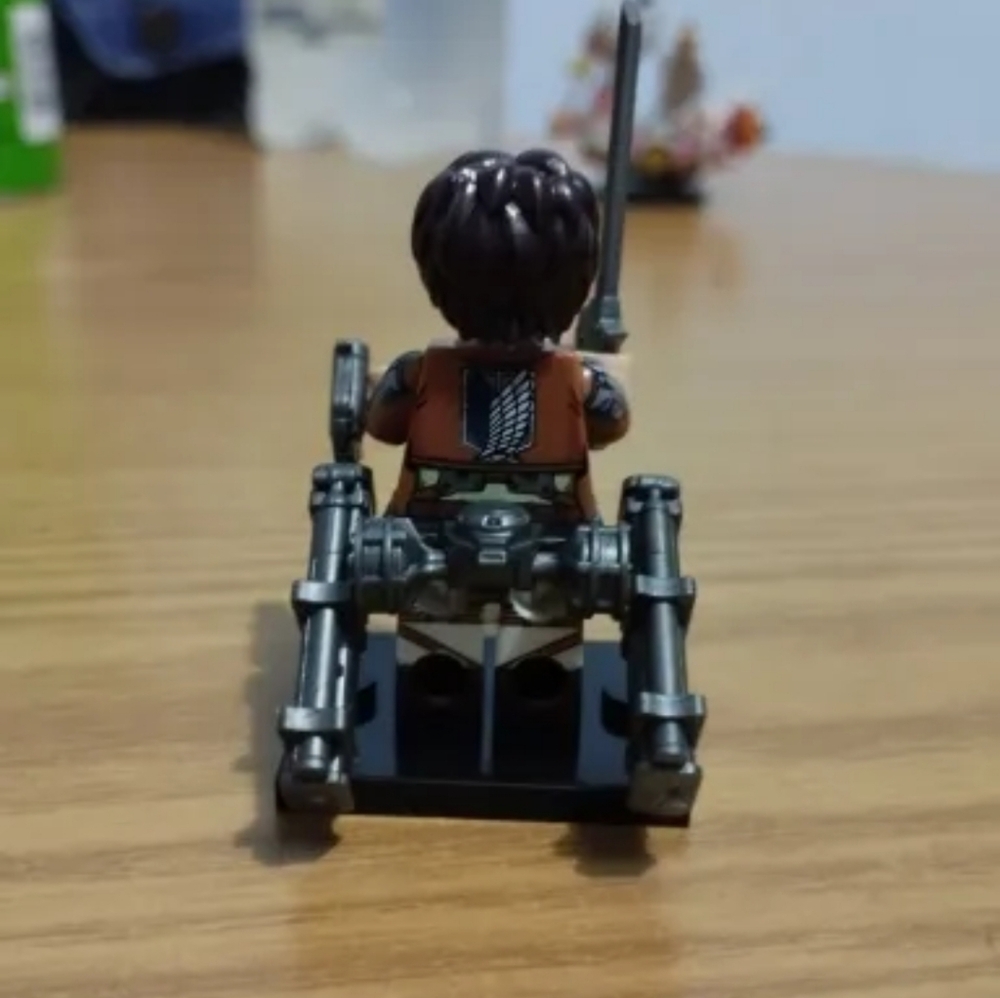 New Attack on the Titan 4 mini figure set - Picture 4 of 12